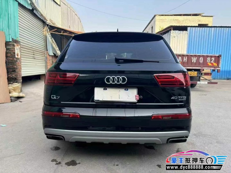 17年奥迪Q7轿车抵押车出售