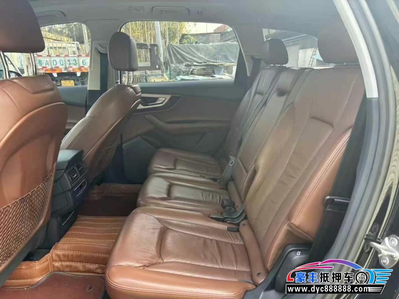 17年奥迪Q7轿车抵押车出售