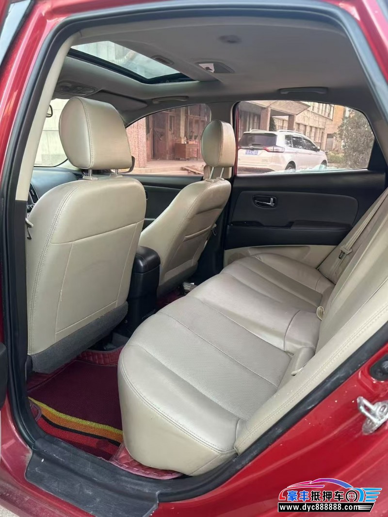 12年现代悦动轿车抵押车出售