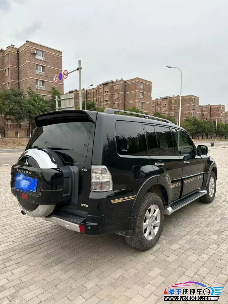 13年三菱帕杰罗轿车抵押车出售