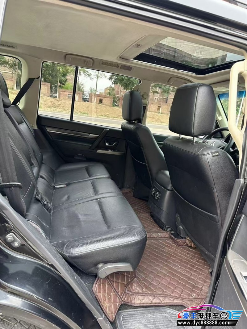 13年三菱帕杰罗轿车抵押车出售