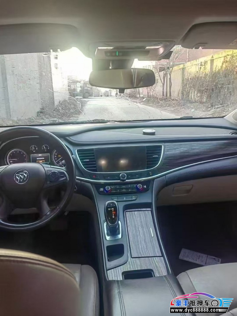 17年别克君越轿车抵押车出售