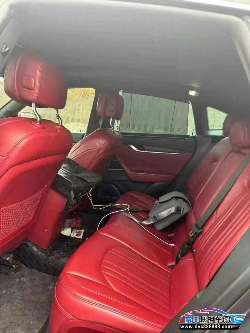 17年玛莎拉蒂莱万特轿车抵押车出售