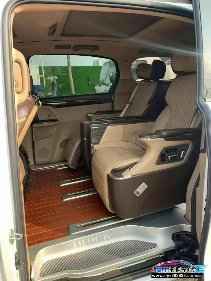 17年别克GL8轿车抵押车出售