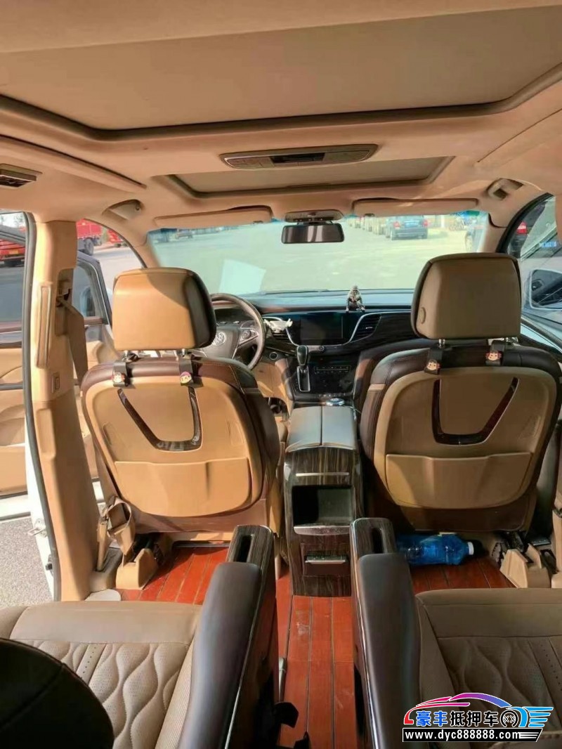 17年别克GL8轿车抵押车出售