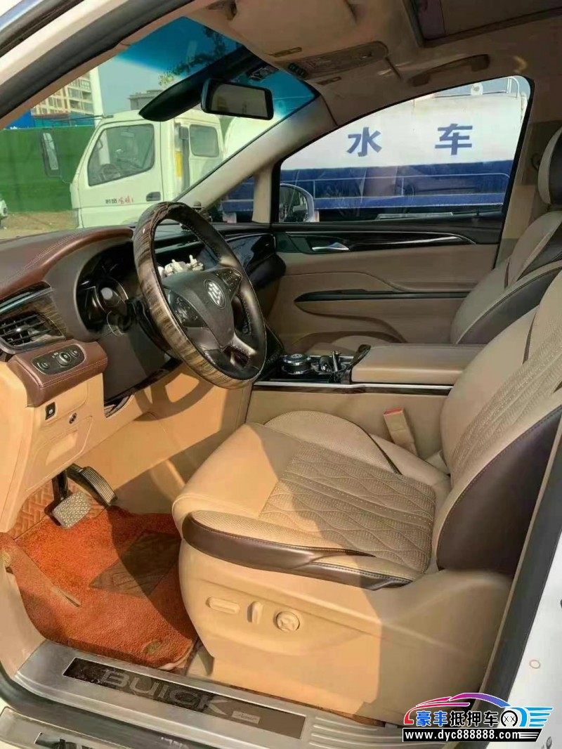 17年别克GL8轿车抵押车出售