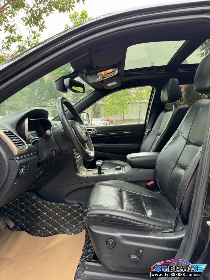 14年Jeep大切诺基轿车抵押车出售