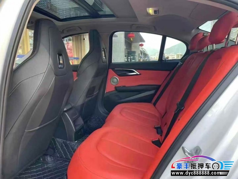 22年宝马1系轿车抵押车出售