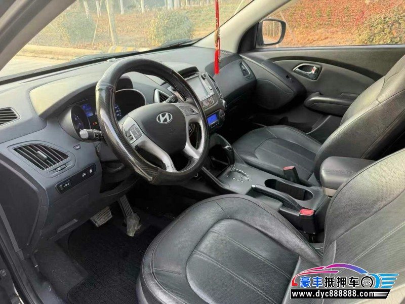 13年现代ix35轿车抵押车出售