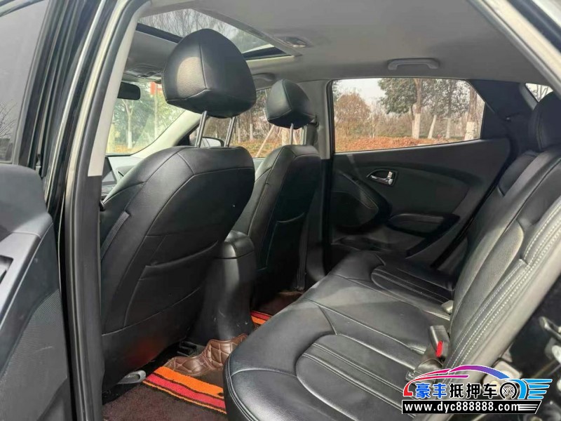 17年现代ix35轿车抵押车出售