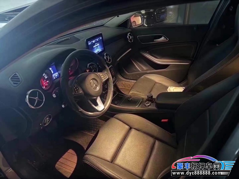 18年奔驰GLA轿车抵押车出售