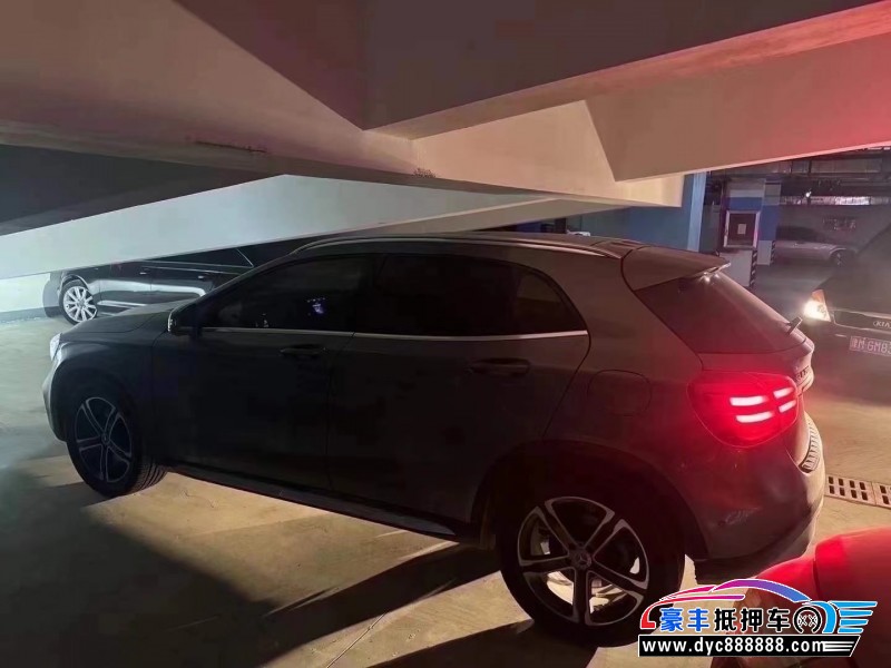 18年奔驰GLA轿车抵押车出售