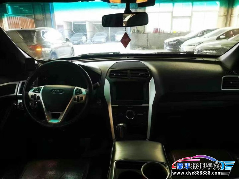 15年福特探险者轿车抵押车出售