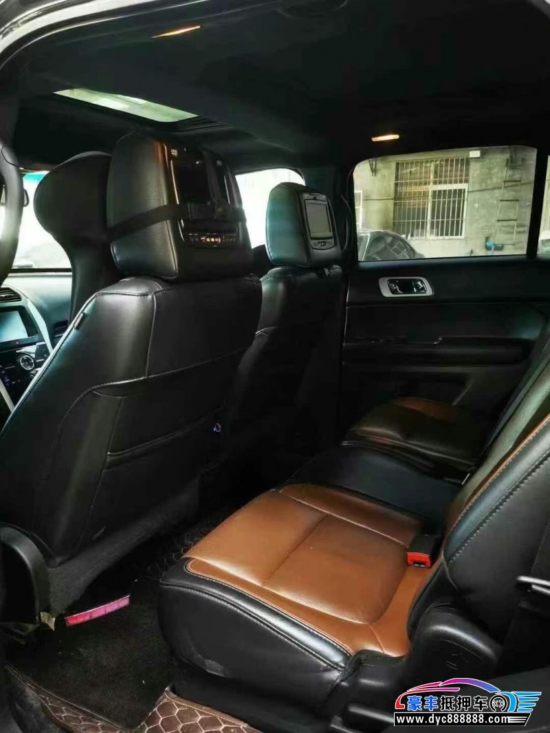 15年福特探险者轿车抵押车出售