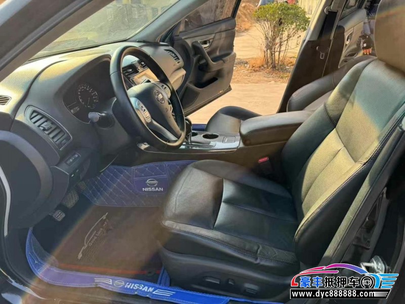 18年日产天籁轿车抵押车出售