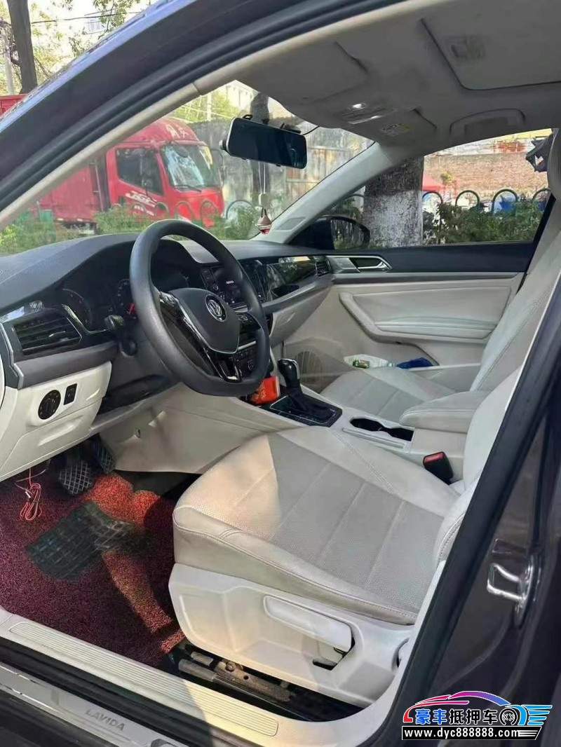 18年大众朗逸轿车抵押车出售