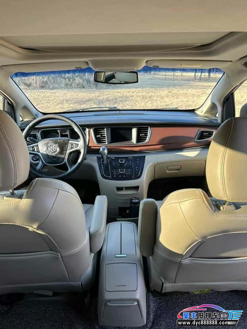 17年别克GL8轿车抵押车出售