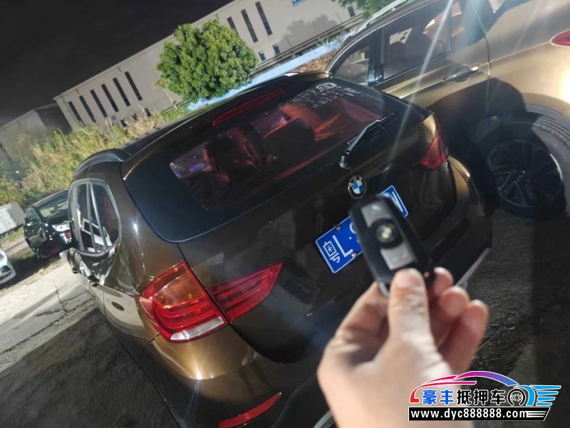 13年宝马X1轿车抵押车出售