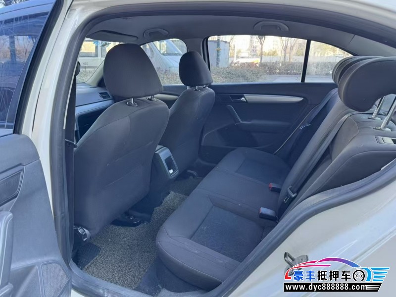 14年大众朗逸轿车抵押车出售