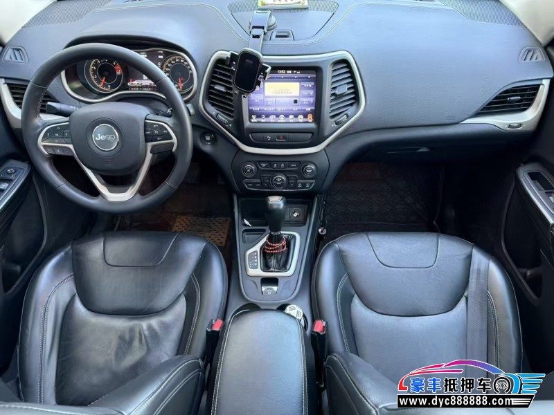 19年Jeep自由光轿车抵押车出售