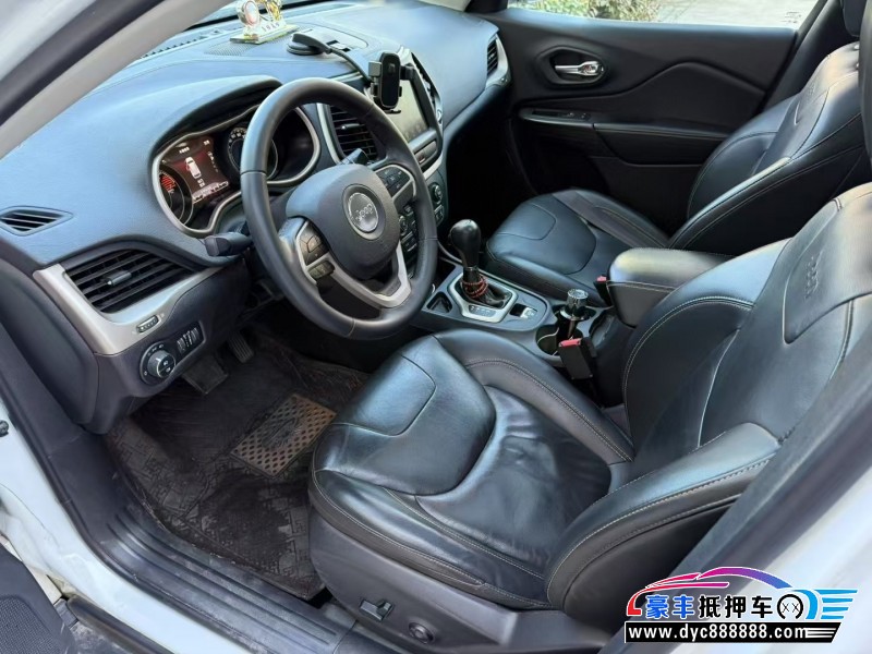 19年Jeep自由光轿车抵押车出售