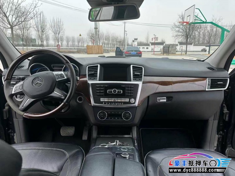 12年奔驰ML轿车抵押车出售