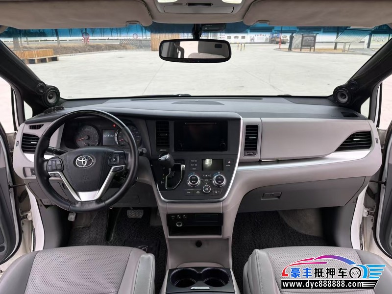 16年丰田塞纳轿车抵押车出售