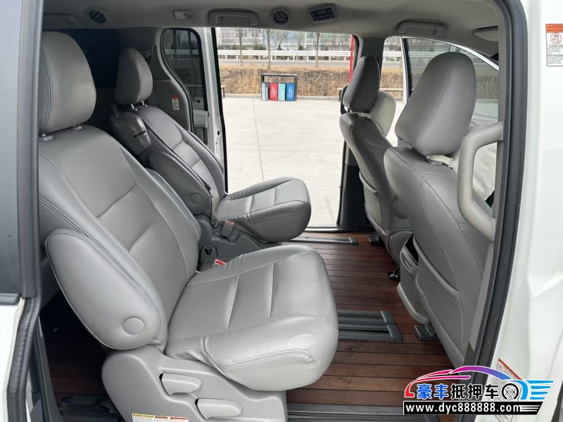 16年丰田塞纳轿车抵押车出售