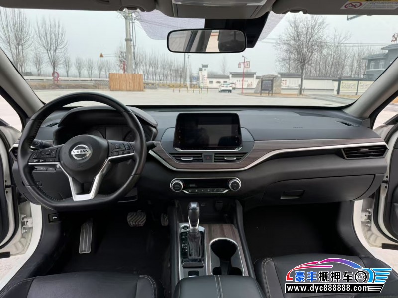 22年日产天籁轿车抵押车出售