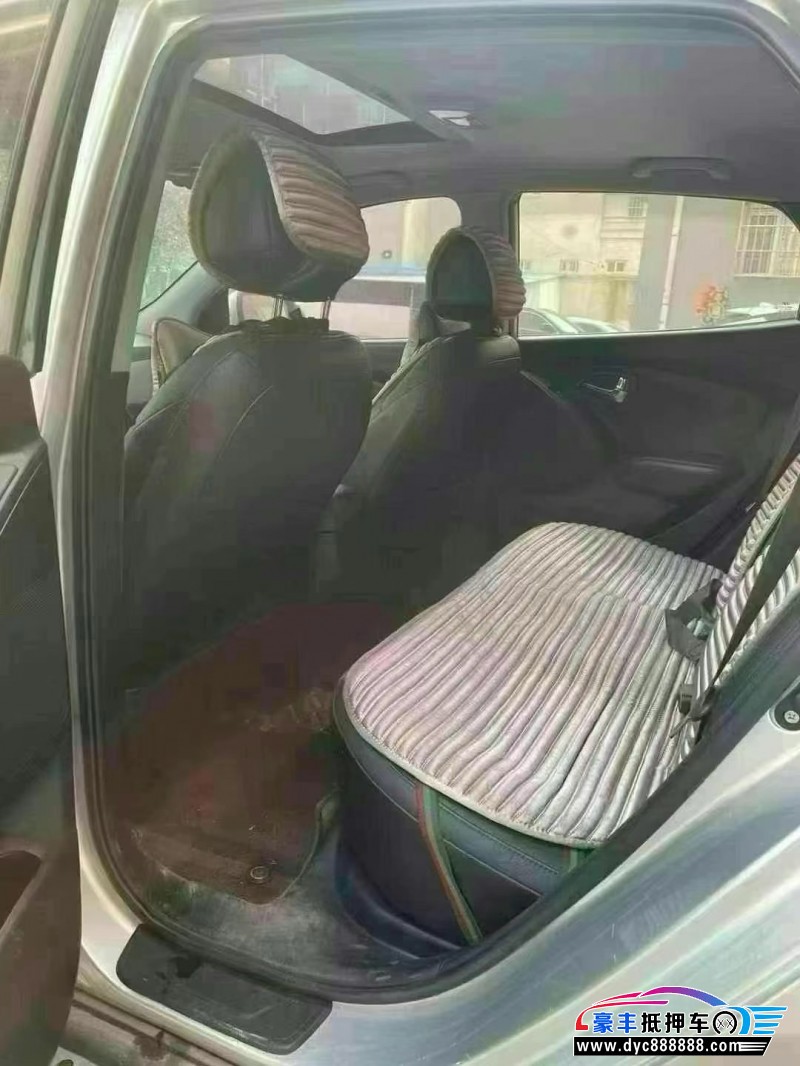 13年现代ix35轿车抵押车出售