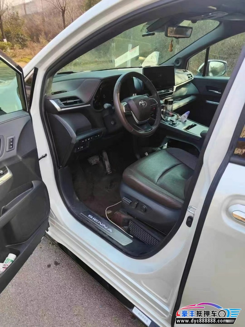 22年丰田塞纳轿车抵押车出售