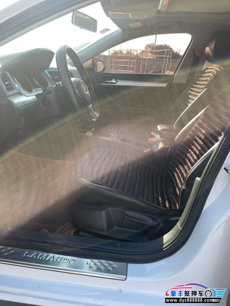 16年大众凌渡轿车抵押车出售