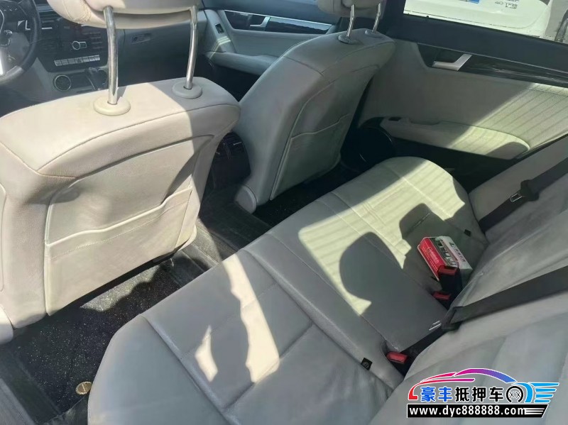 13年奔驰C轿车抵押车出售