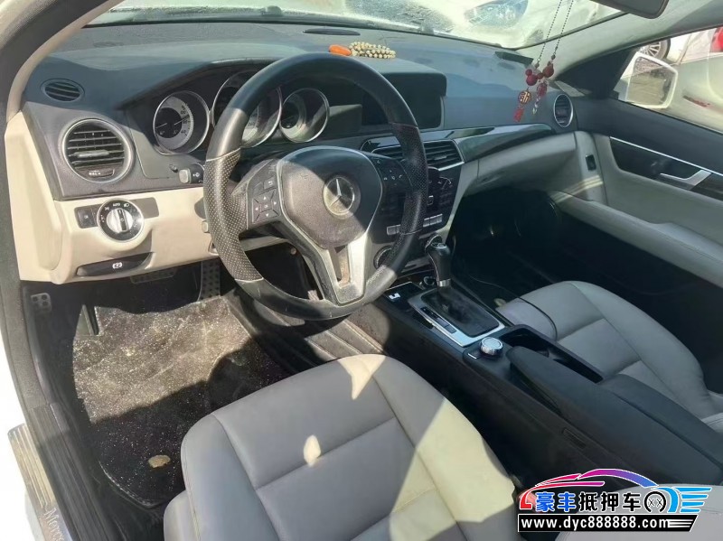 13年奔驰C轿车抵押车出售