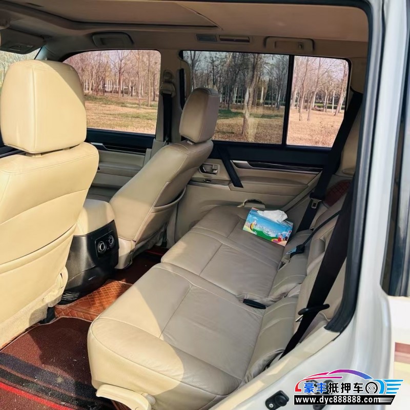 18年三菱帕杰罗轿车抵押车出售