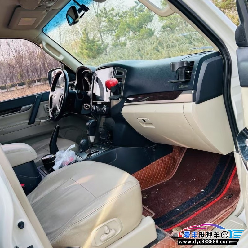 18年三菱帕杰罗轿车抵押车出售