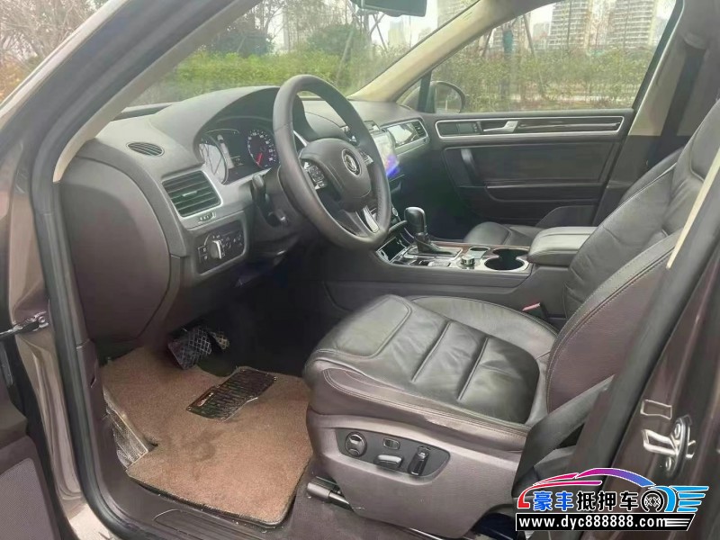 15年大众途锐轿车抵押车出售