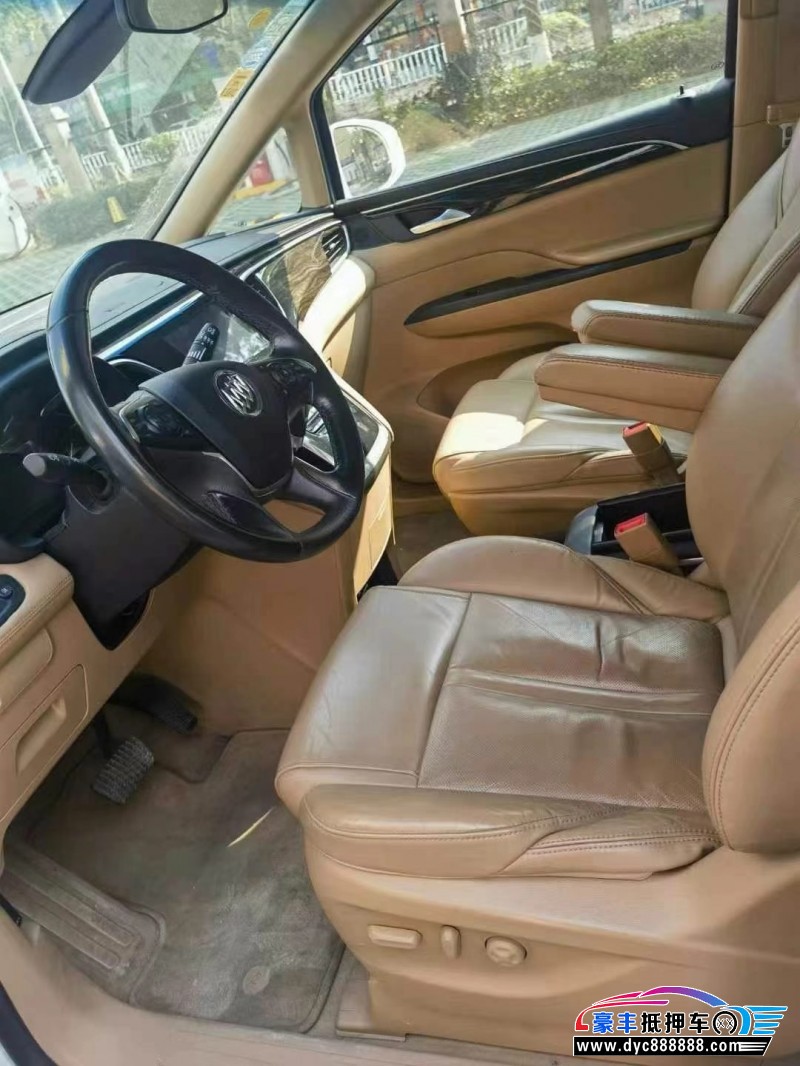 17年别克GL8轿车抵押车出售