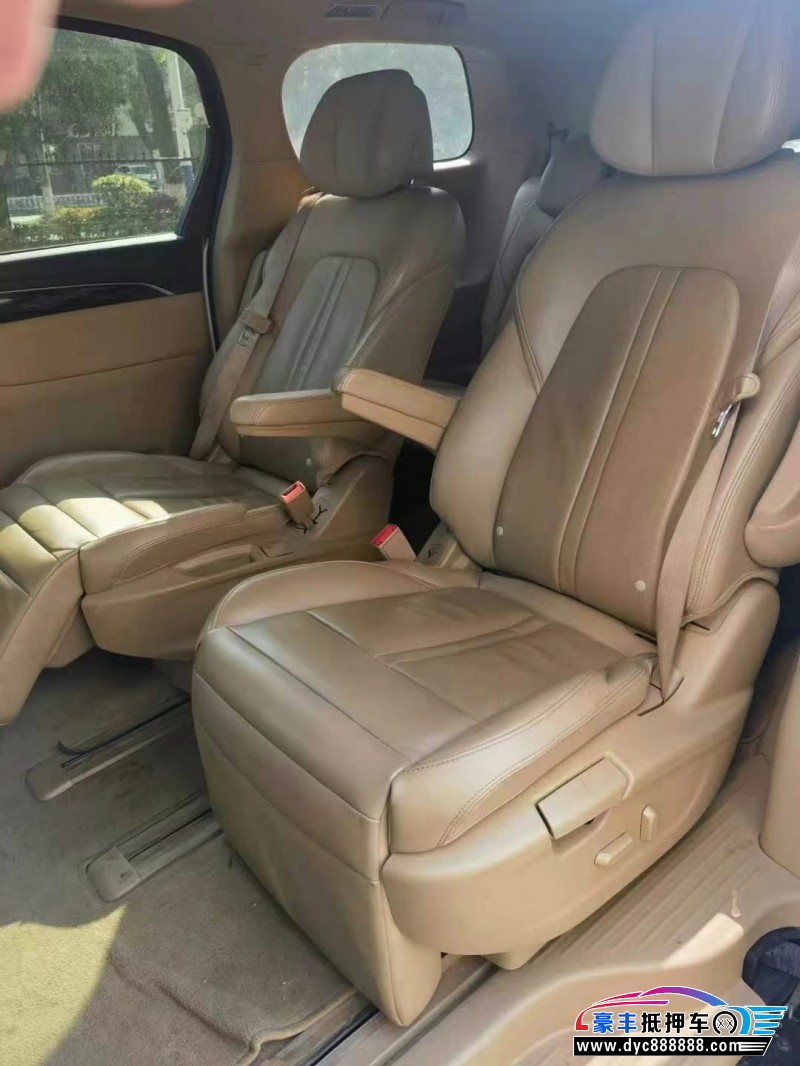 17年别克GL8轿车抵押车出售