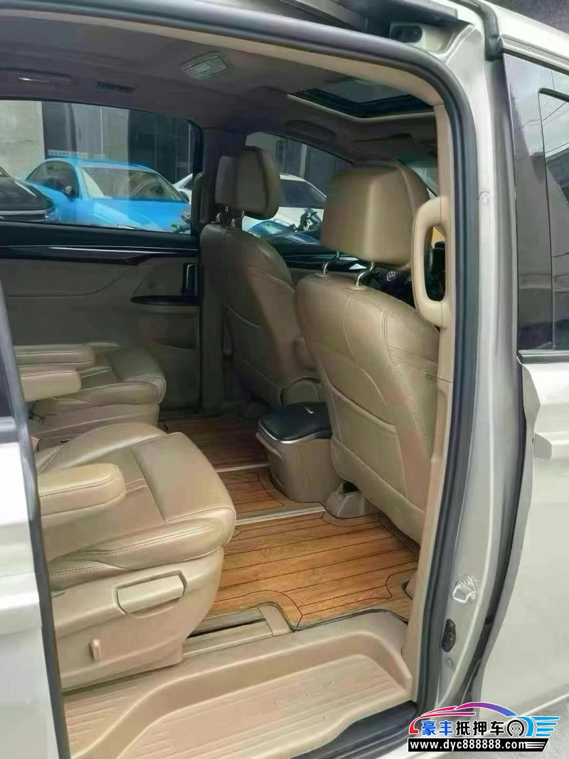 18年别克GL8轿车抵押车出售