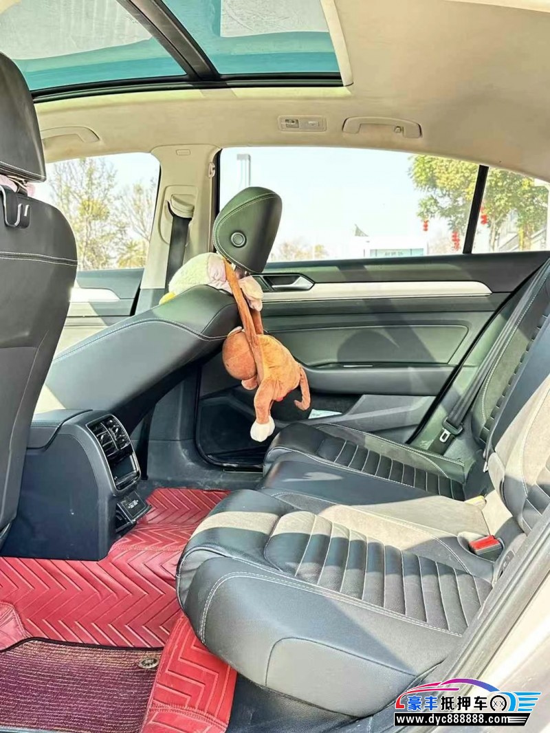 21年大众迈腾轿车抵押车出售