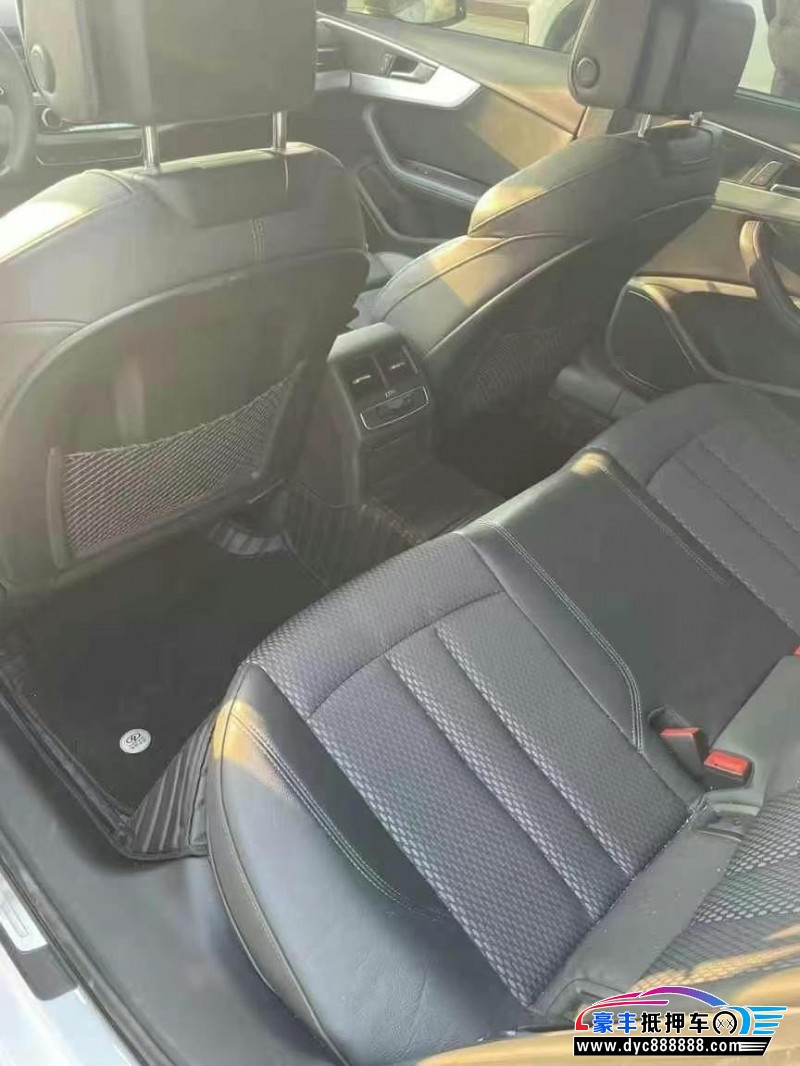 19年奥迪A4L轿车抵押车出售