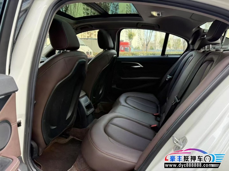 19年宝马1系轿车抵押车出售