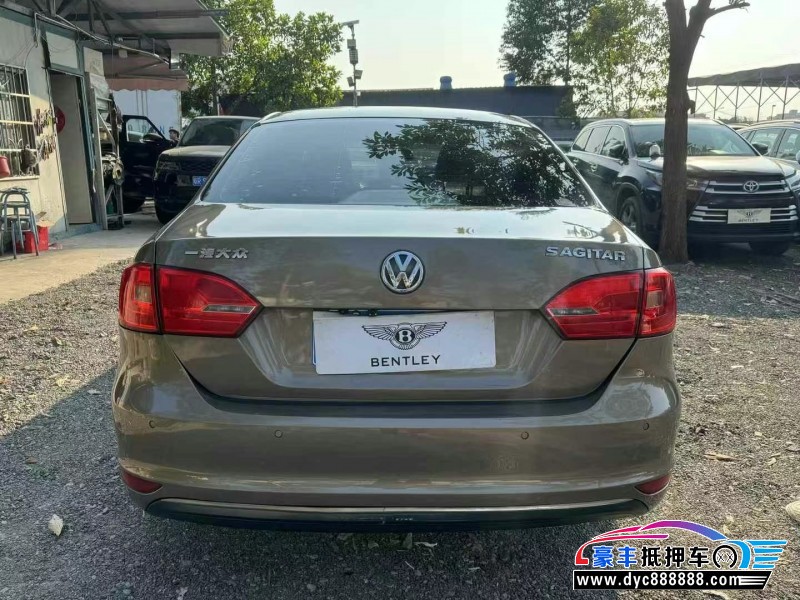 14年大众速腾轿车抵押车出售