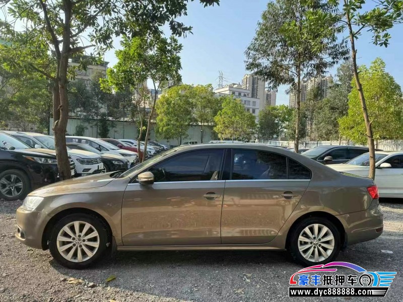 14年大众速腾轿车抵押车出售