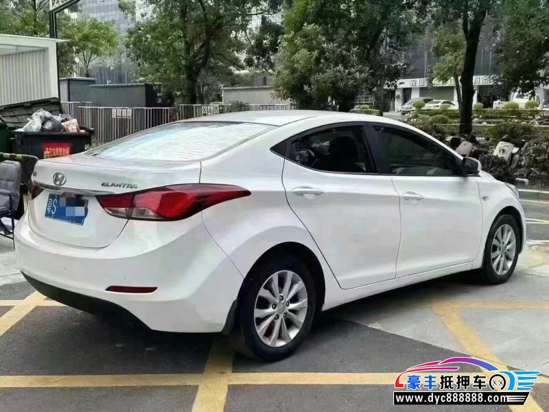 17年现代朗动轿车抵押车出售