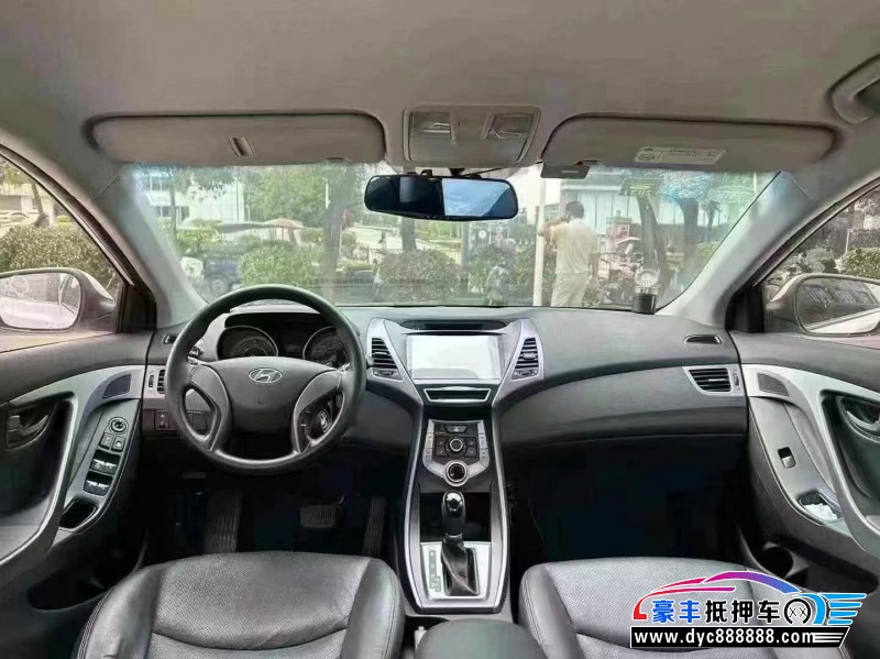 17年现代朗动轿车抵押车出售