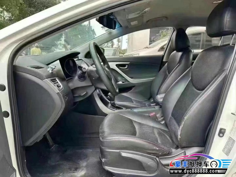 17年现代朗动轿车抵押车出售