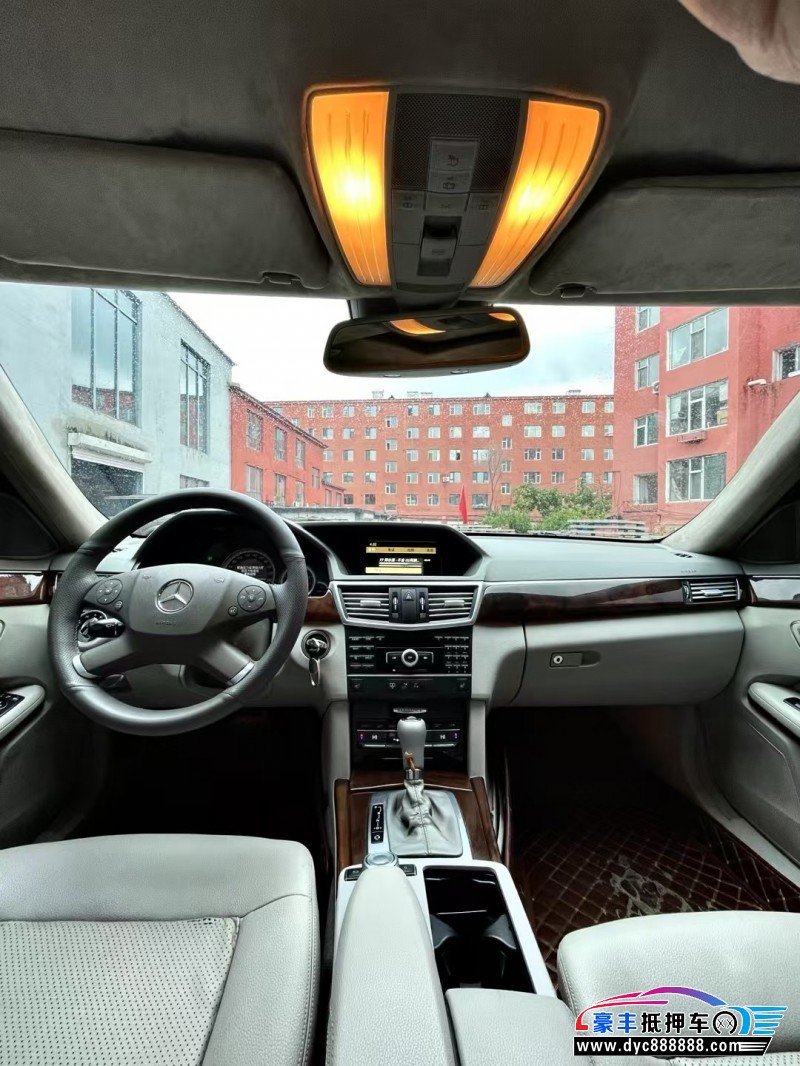 12年奔驰E轿车抵押车出售