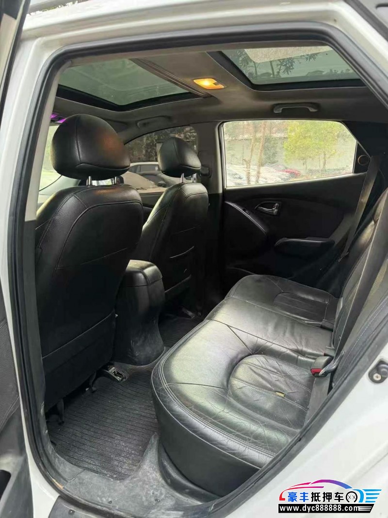 11年现代ix35轿车抵押车出售